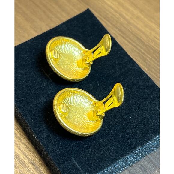 Vintage Gold Tone Clip On Earrings Faux Pearl Center Statement Button 80s Style - Picture 5 of 5